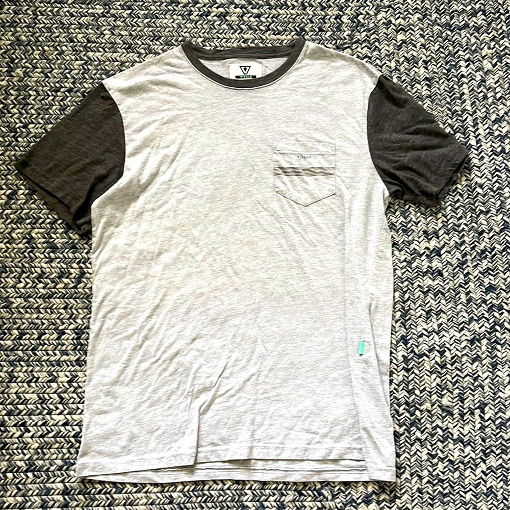 Vissla Mens LG shirt with pocket. Greys.